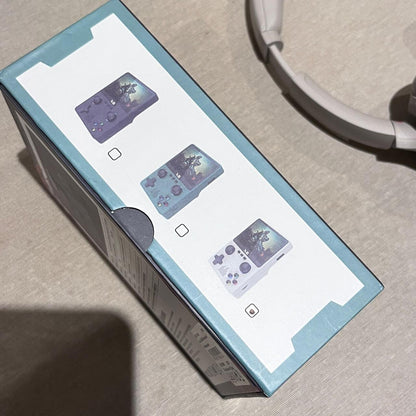 RetroCase Pro™ - Consola Retro Portátil con Estuche Premium DE REGALO